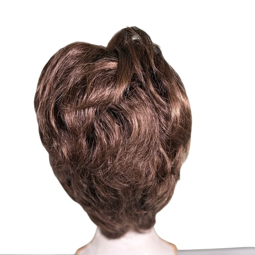 Henry Margu Iris Wig Short Straight Medium Brown Highlights‎ 8H NWT